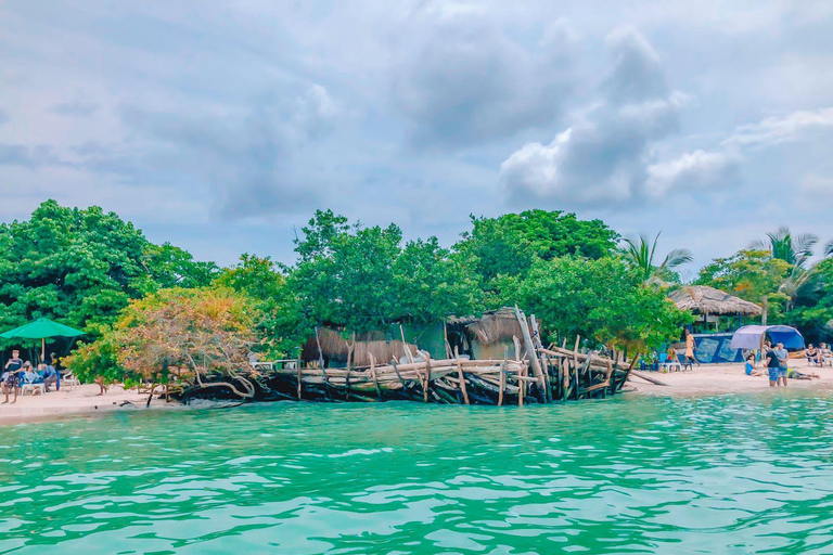 Cartagena:Disfruta de un tour en autobús/barco por las 5 Islas del Rosario+snorkeling