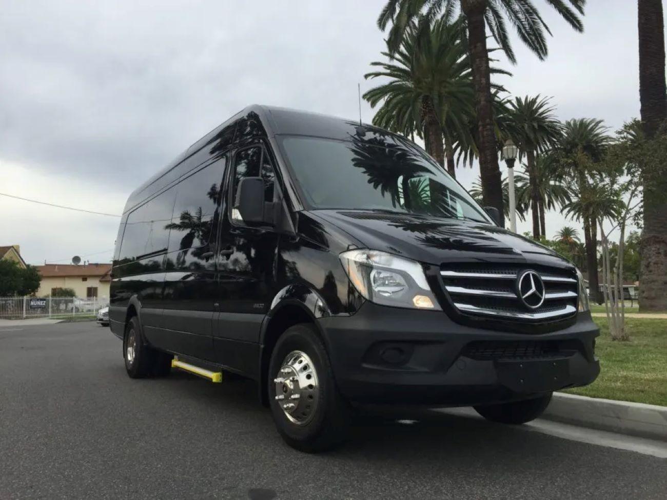Brown Field Municipal Airport: Shuttle-Service nach Carlsbad