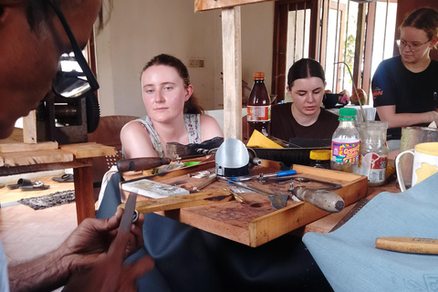 Unawatuna: Traditional Jewelry Making & Gemstone Workshop