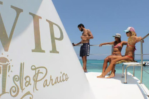 Private: Catamaran Journey to Cayo Arena with Gourmet Lunch