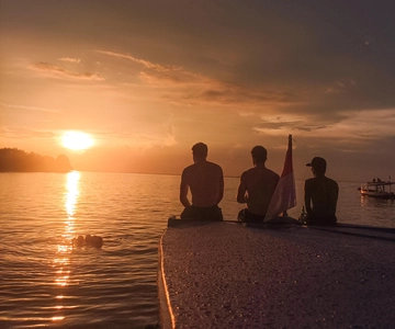 Gili Trawangan: Gili Islands Sunset Boat Tour and Snorkeling