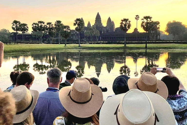 Lever de soleil sur Angkor Wat avec un petit groupePetite excursion au lever du soleil à Angkor Wat