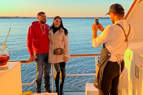 布宜诺斯艾利斯：含开放式酒吧的拉普拉塔河日落巡游1 小时游览