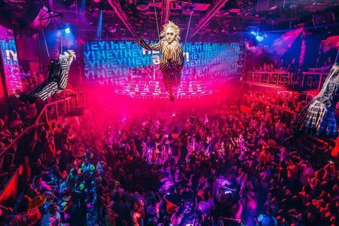 Cancun Combo: Taco & Beer Tour with Coco Bongo Night Show