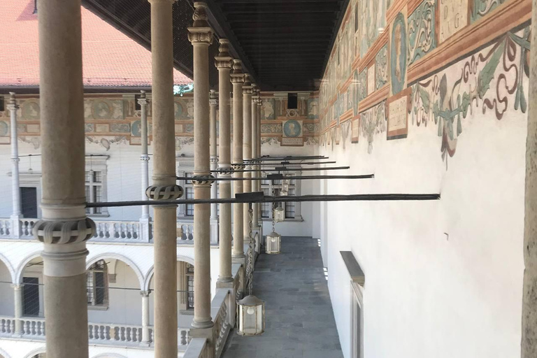 Krakow: Wawel Castle & Cathedral Guided Tour with Tickets