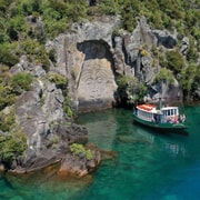 Lake Taupō: Lakefront Cruise & Māori Rock Carvings