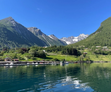 Middagtocht Hjørundfjord Fjordcruise vanuit Ålesund