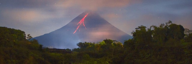 From Yogyakarta: Night Tour of Mount Merapi's Lava Flow