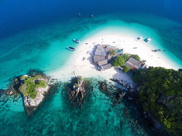 Phuket/Khao Lak: Premium Powercat to Phi Phi & Khai Islands