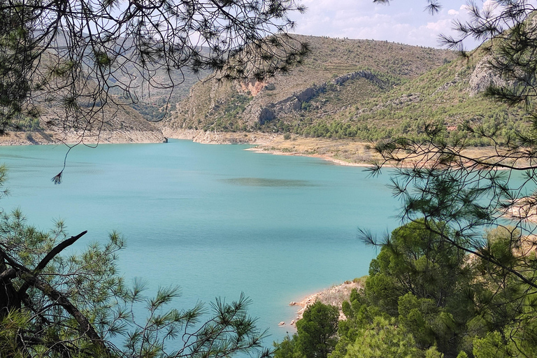 From Valencia: Excursion to Chulilla + hike and kayak tour on the lake From Valencia: Excursion to Chulilla + hike and kayaking tour on the lake