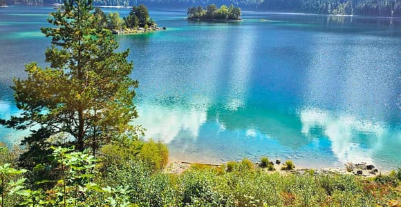 Munich: Private Alpine Day Tour by Tesla— Zugspitze & Eibsee
