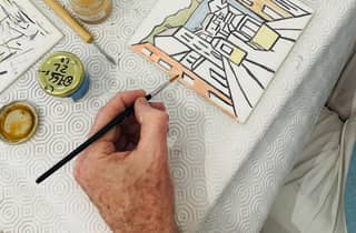 Male deine Fliese und kreiere dein einzigartiges Stück in einer Kunstgalerie in Lissabon