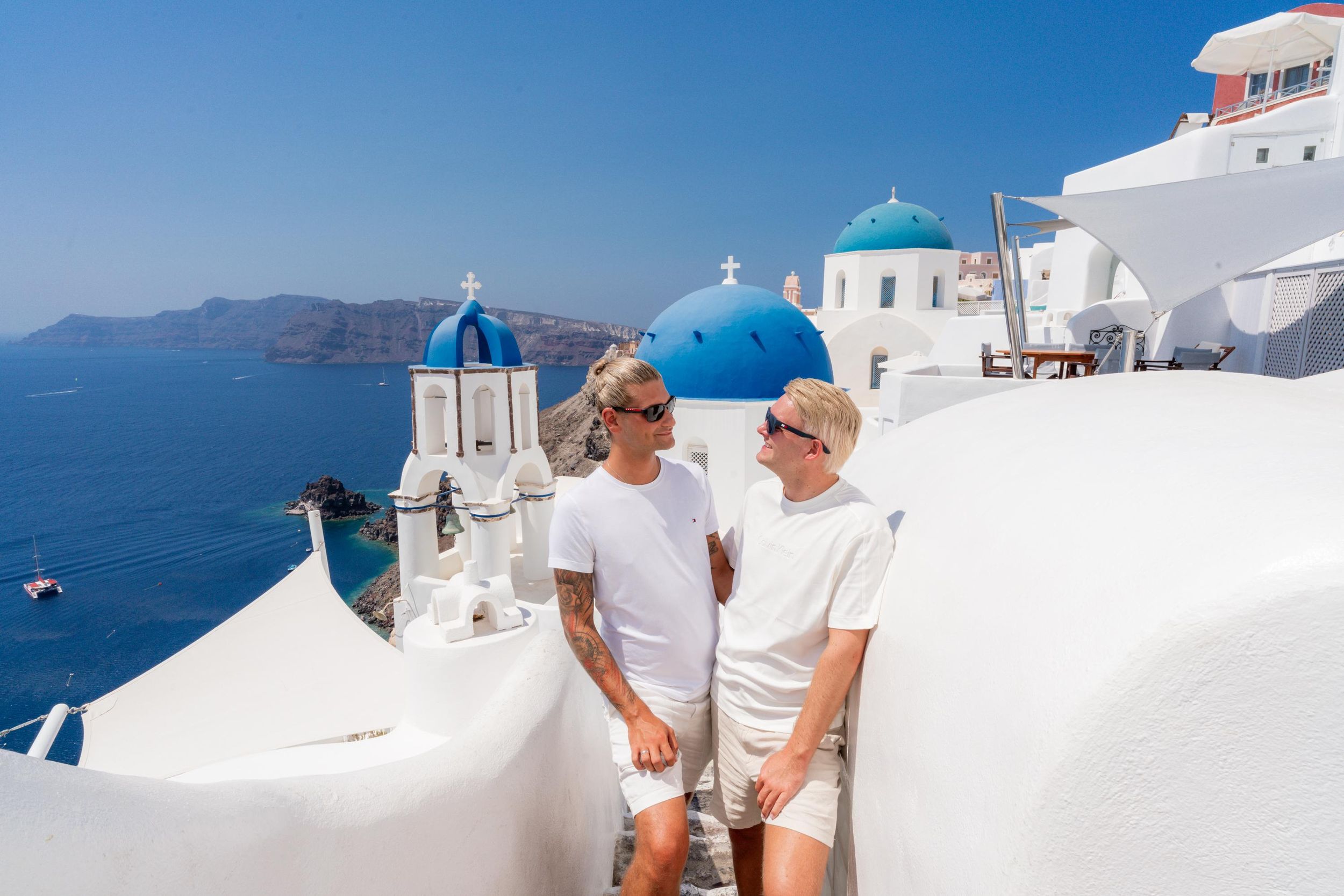 Santorin: LGBTQ+-freundliches Fotoshooting für Paare
