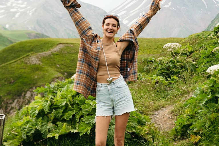 Vanuit Tbilisi: Dagtrip naar de berg Kazbek en het fort Ananuri