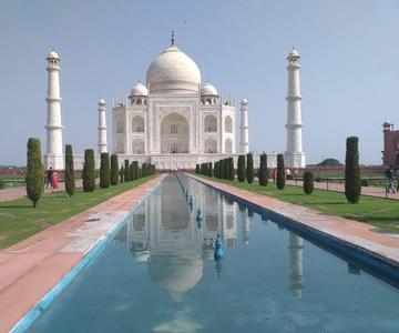 Bengaluru Agra Same Day Tour with return flights and Lunch