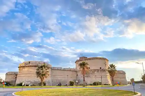 Civitavecchia: Guided Bike Tour with Coffee and Gelato