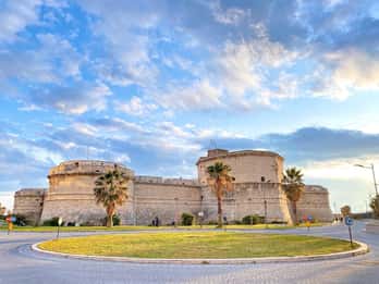 Civitavecchia: Guided Bike Tour with Coffee and Gelato
