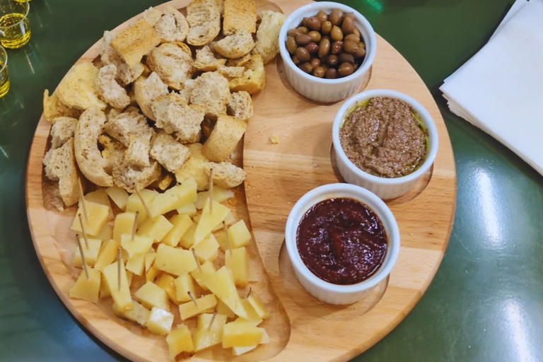 Olive Oil Tasting in Athens with Honey, Raki & Wine