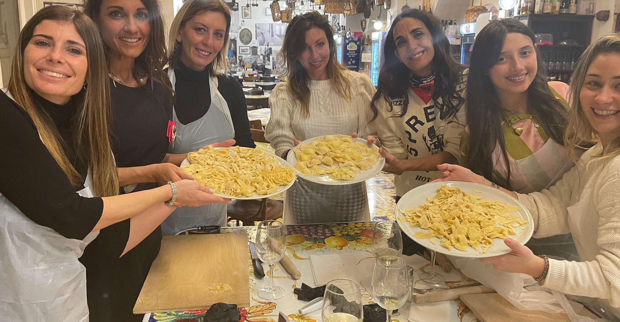 Naples, Pasta Cooking Class with Tiramisù and a Drink