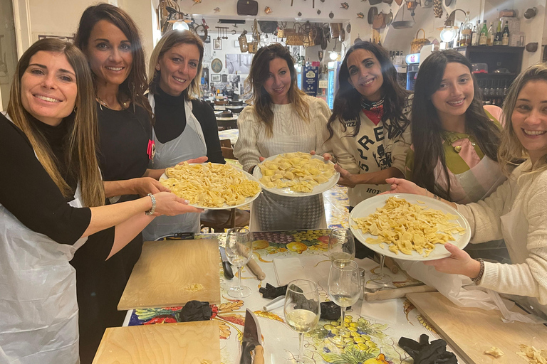 Neapel: Pasta-Kochkurs mit Tiramisù und einem Getränk