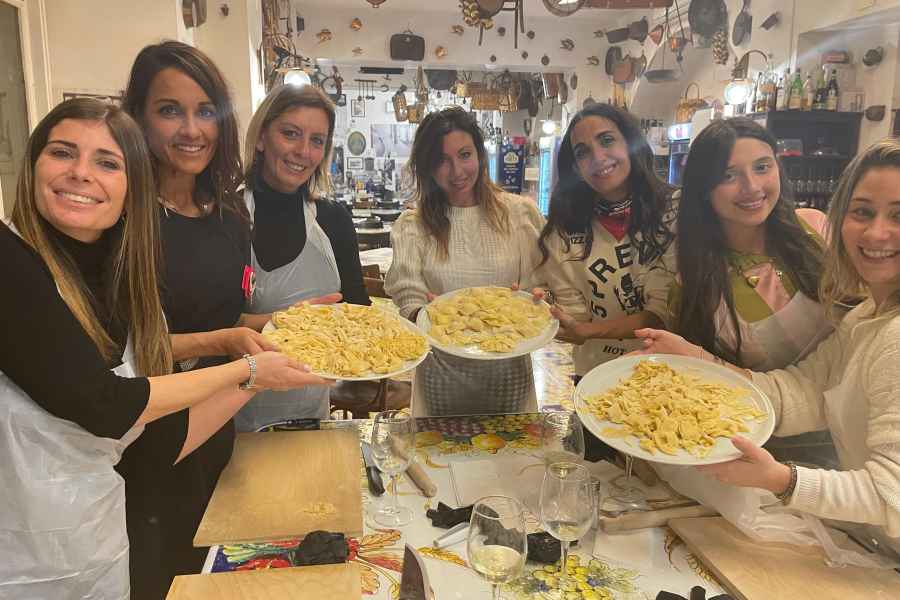 Neapel: Pasta-Kochkurs mit Tiramisù und einem Getränk
