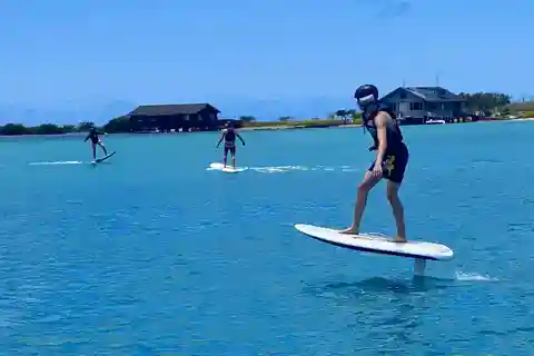 Hawaii: Electric Hydrofoil Surfing Solo Lesson