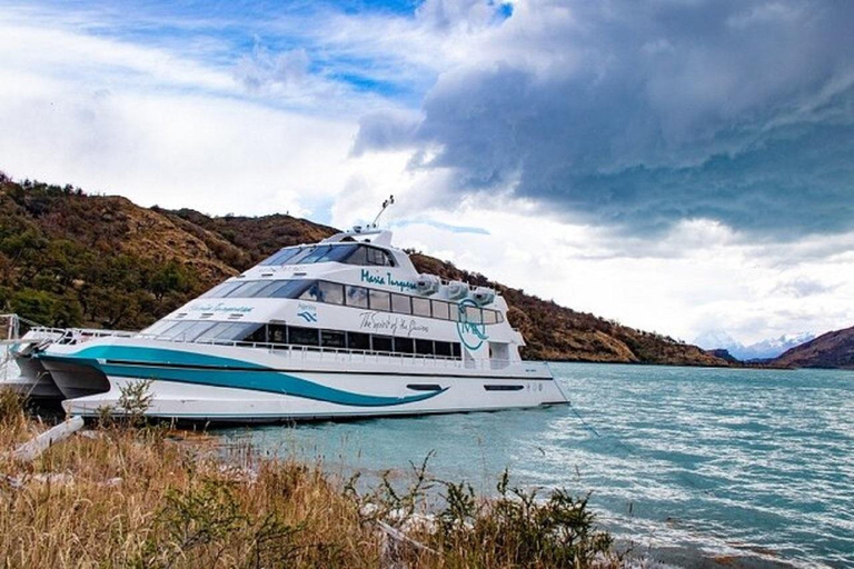 Gourmet Navigation through the Glaciers Navigation + Transfer + Vianda