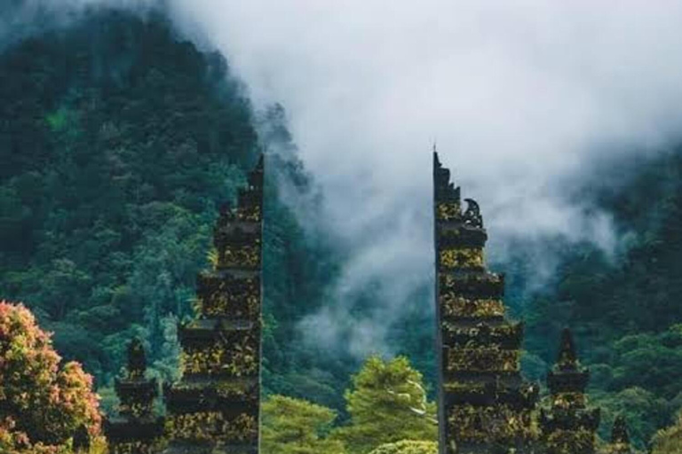 Jatiluwih UNESCO,Bratan Lake,Iconic Gate,Banyumala Waterfall North Part of Bali Privat Tour Without Entrance