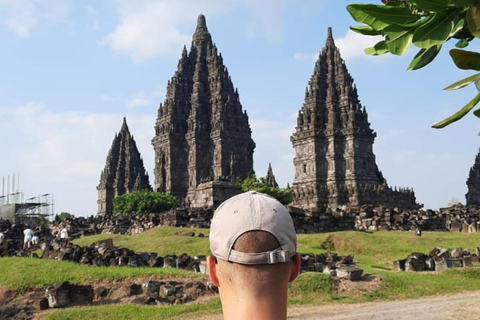 Yogyakarta : Prambanan coucher de soleil voiture privée et frais d'entréeCoucher de soleil à Prambanan Voiture privée et droit d'entrée