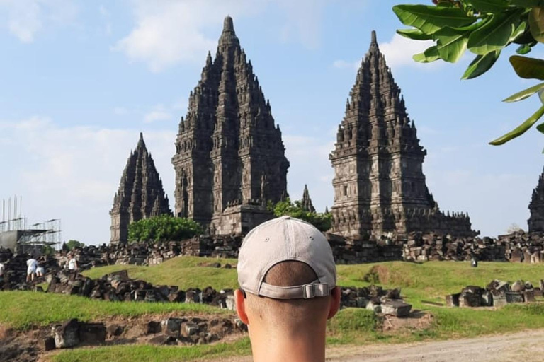 Yogyakarta : Prambanan coucher de soleil voiture privée et frais d'entréeCoucher de soleil à Prambanan Voiture privée et droit d'entrée