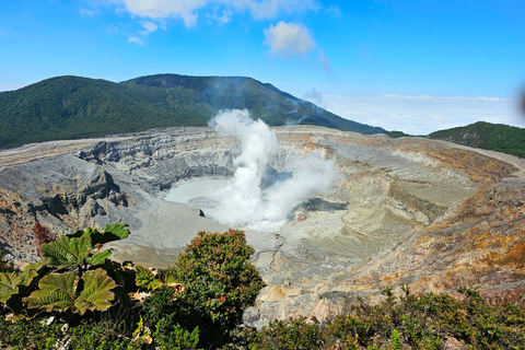 Las Maravillas del Volcán Poás y los Jardines de la Cascada de La Paz