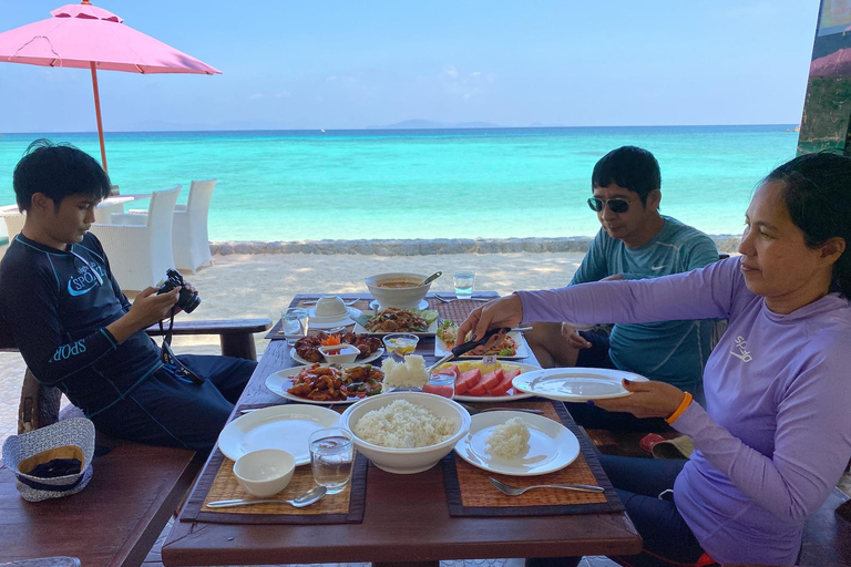 Khao Lak: Excursão Premium às Ilhas Racha com mergulho com snorkel e almoçoDe Khao Lak: passeio de lancha às Ilhas Racha com snorkel