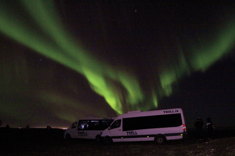 De Reykjavík: chasse aux aurores boréales avec chocolat chaudDe Reykjavík: observation des aurores boréales avec chocolat chaud