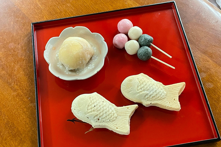 Wagashi (doces japoneses) Culinária: Kyoto perto de Fushimiinari