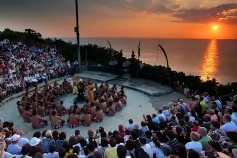 Dança Kecak no Templo de Uluwatu – Dança do Fogo ao Pôr do Sol em Bali