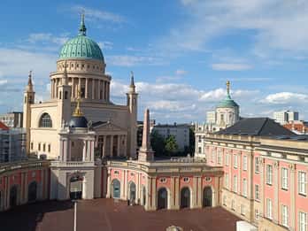 POTSDAM: Casco antiguo histórico, paseo con guía titulado