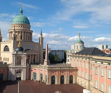 POTSDAM: Casco antiguo histórico, paseo con guía titulado