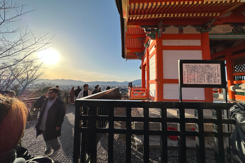 Kyoto: Kiyomizu Temple Walking Tour with Expert Guide