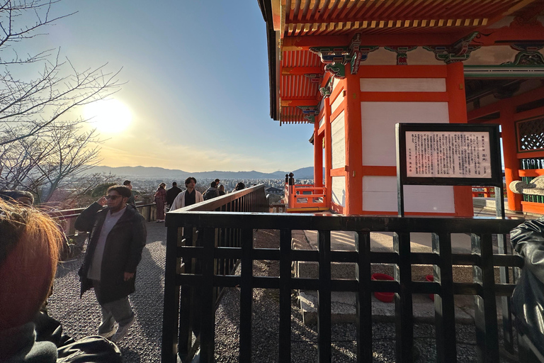 Kyoto: Kiyomizu Temple Walking Tour with Expert Guide