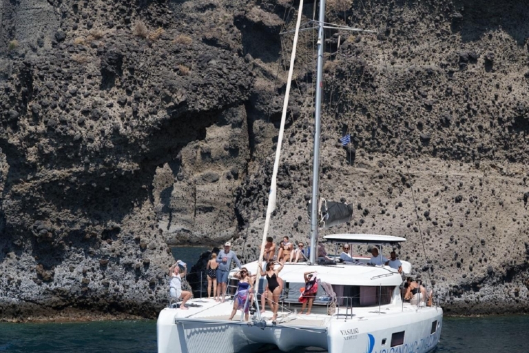 Santorini: crucero de lujo por la caldera con comida y bebidasCrucero de un día de lujo en Caldera