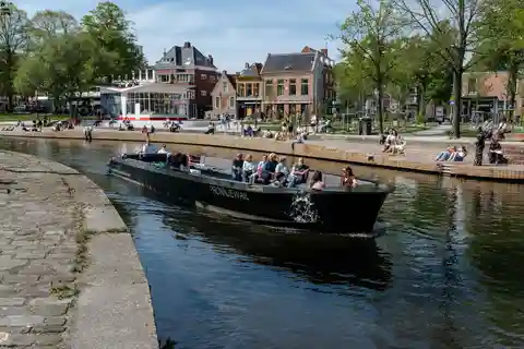 Groningen: Open Boot Stadsrondvaart
