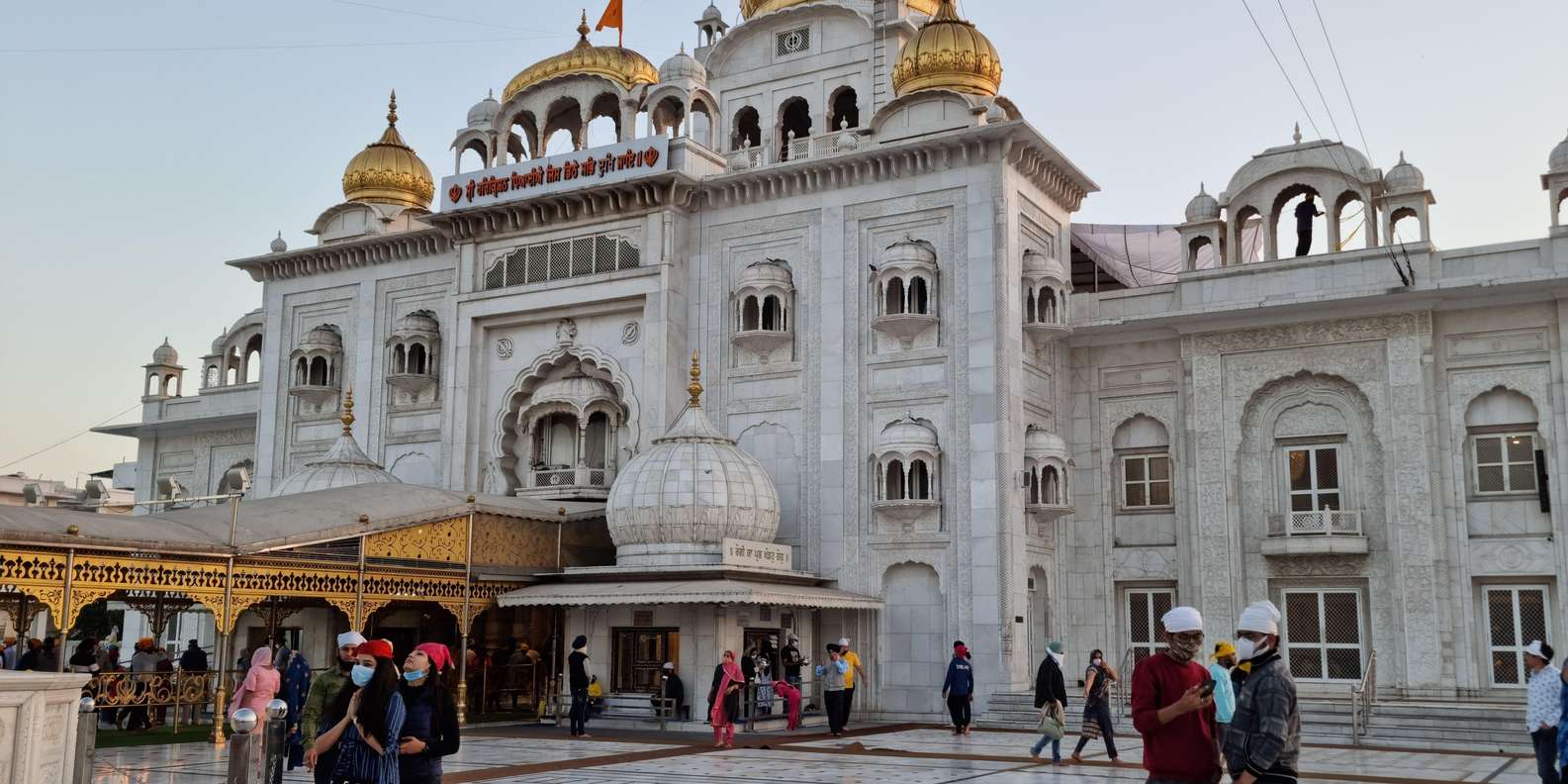 Tour di mezza giornata a piedi di Delhi Jantar Mantar, Bangla Sahib e altro  ancora