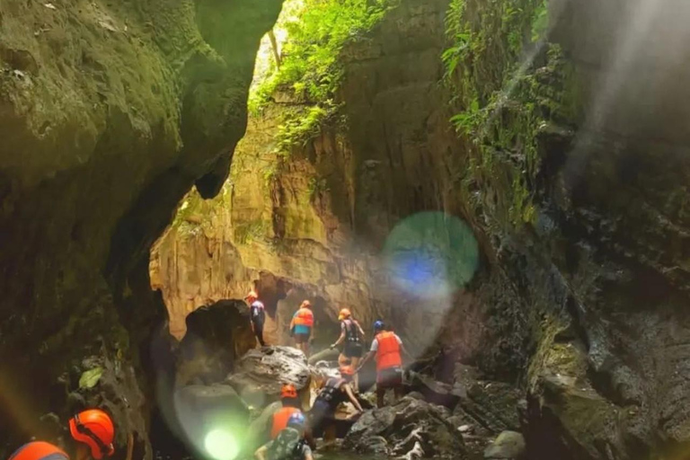 Bayano Caves Tour with Boat Ride and Kayaking