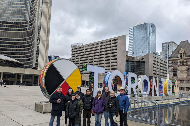 Toronto: 3-hour City Highlights TourToronto: 3-Hour Tips-Based Walking Tour in Spanish