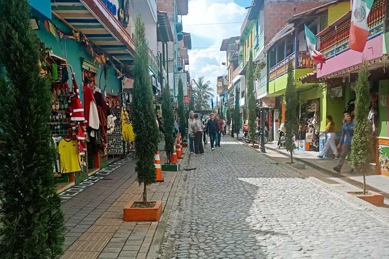Guatapé Custom Tour, max 7 passengers Guatapé Custom Tour for up to 7 Passengers