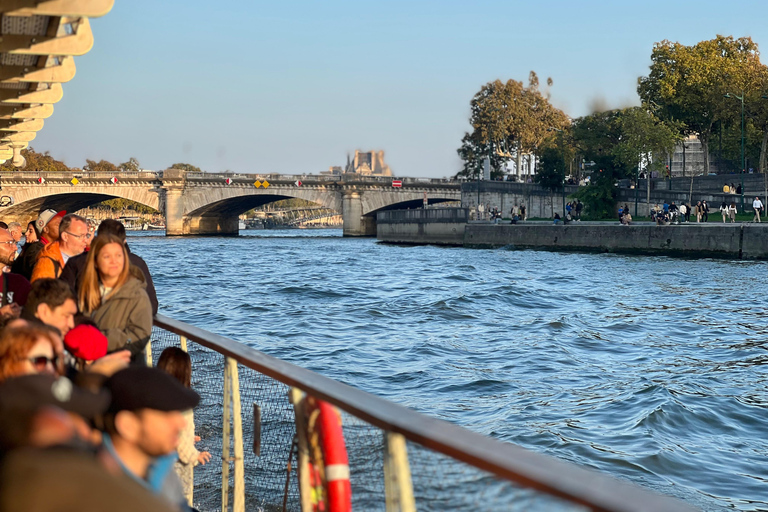 Paris: Day or Evening River Cruise with Musical Ambiance Paris: Evening River Cruise with Musical Ambiance & Postcard