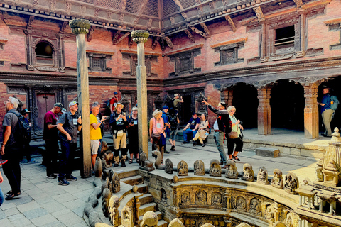 Kathmandu: 4/ 7 UNESCO Heritage tour with Local Woman Guide All-Inclusive 4 Heritage tour with Lunch, Drinks & Entry Fee