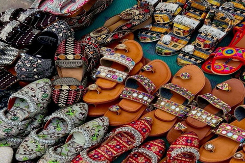 Delhi: Guided Shopping Tour Experience With Expert Female