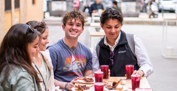 Seville: Tapas Tour with Artisan Ice Cream