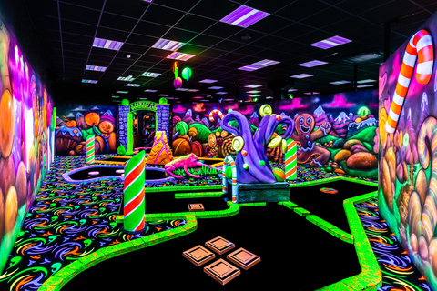 Rotterdam: Glow in the Dark Minigolf